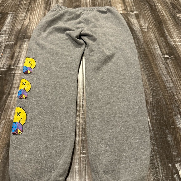 MENU girls, smiley face grey sweatpants, great condition, size Xl - Picture 3 of 3